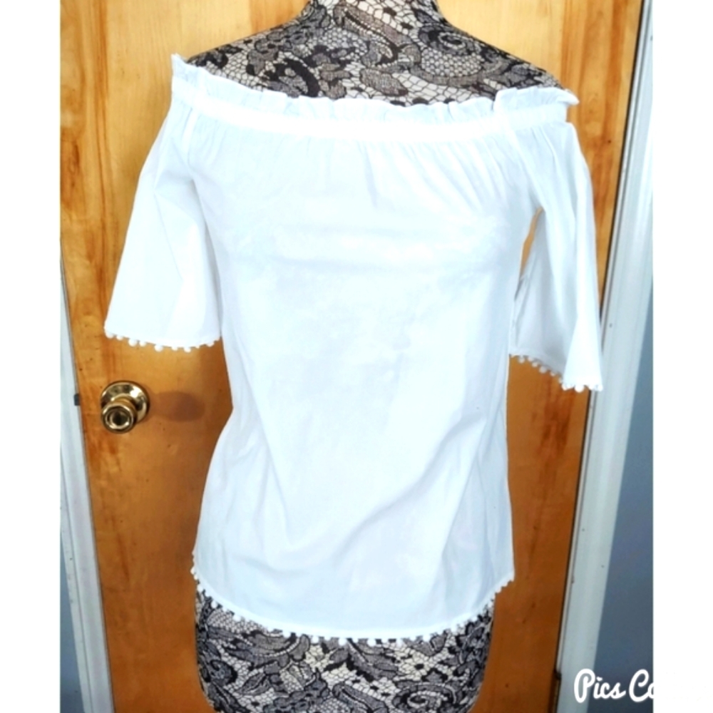 Trina Turk off the shoulders blouse size xs